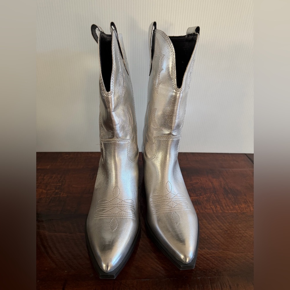 Indigo Rd. Western Cowgirl Boots Size
7.5M Silver Metallic Faux Leather Shoes